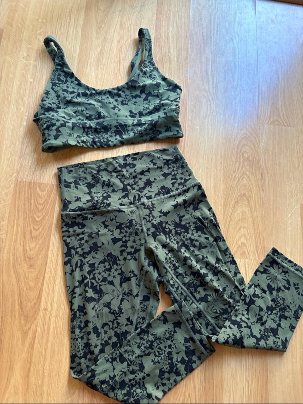 Lululemon efflorescent Olive Green Floral Active Set Sports Bra 10 Leggings 6